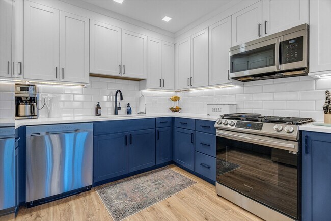 Building Photo - 1721 Centre St