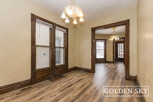 Foto del edificio - 805 E Jackson St