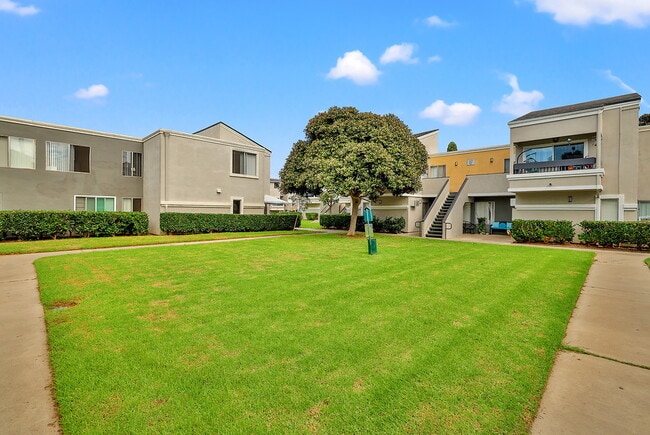 Building Photo - Villa Siena