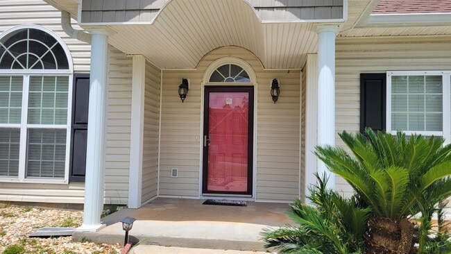 Building Photo - 203 Duke Ln