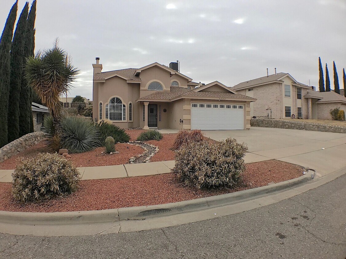 Foto principal - Northeast El Paso 3 Bed Refrig A/C