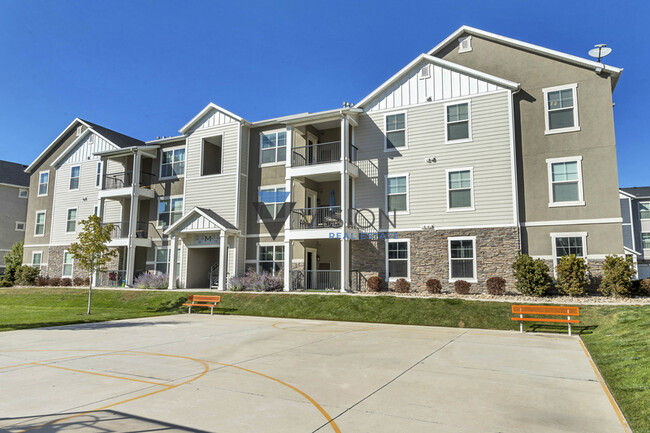 Building Photo - 73 W Silver Springs Dr