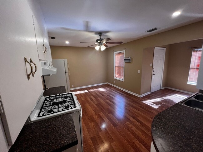 Foto del edificio - Nice 3-1-1 home located just off Airline and Gollihar