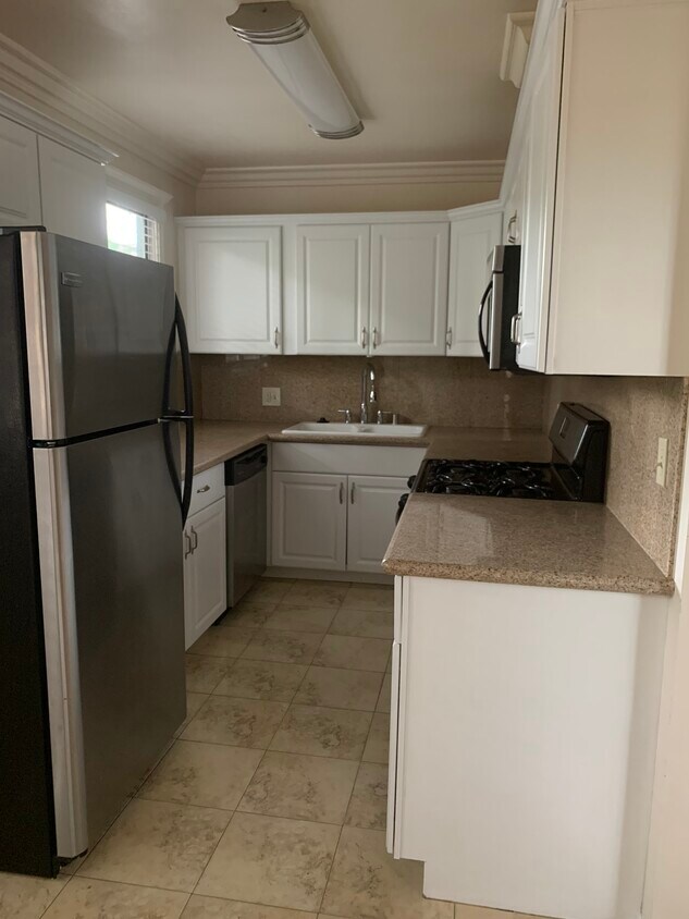 Primary Photo - 461 W 38th St