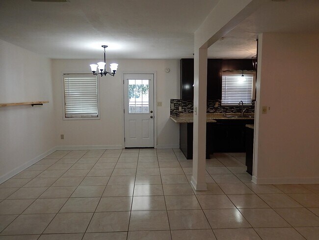 Foto del edificio - 2304 Clara Kee Blvd