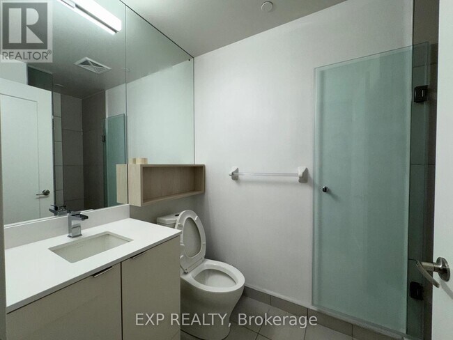 Photo du bâtiment - 135 Lower Sherbourne St