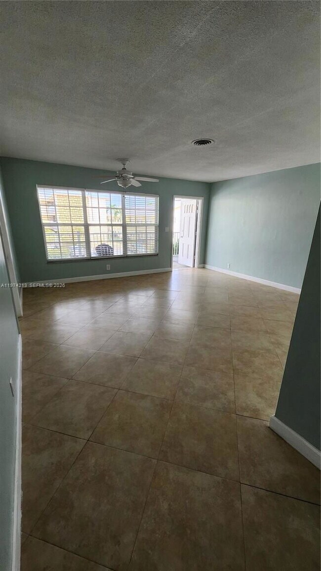 Building Photo - 3212 NE 10th St