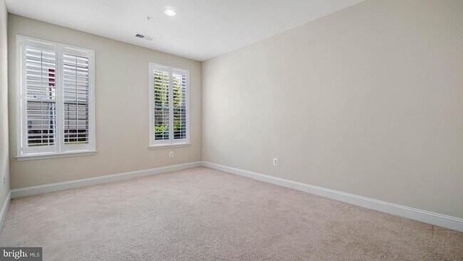 Foto del edificio - 5803 Lois Ln