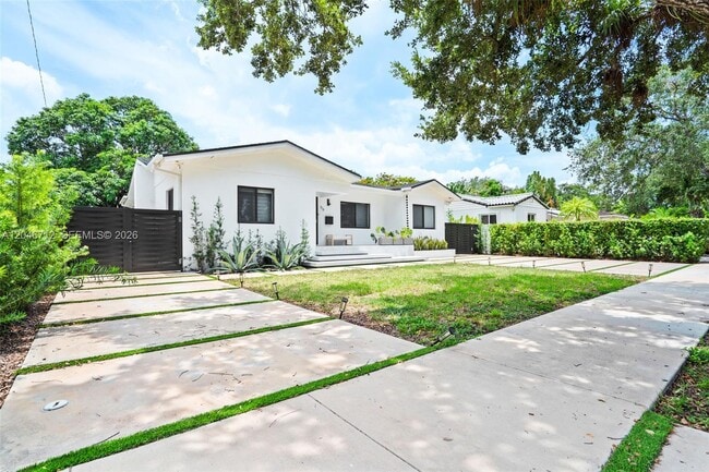Foto del edificio - 56 Whitethorn Dr