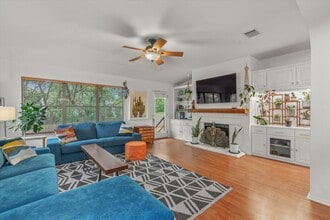 Building Photo - 1218 Highland Dr