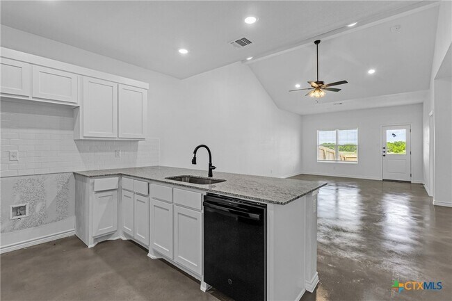 Foto del edificio - 905 Smoke Tree Ln