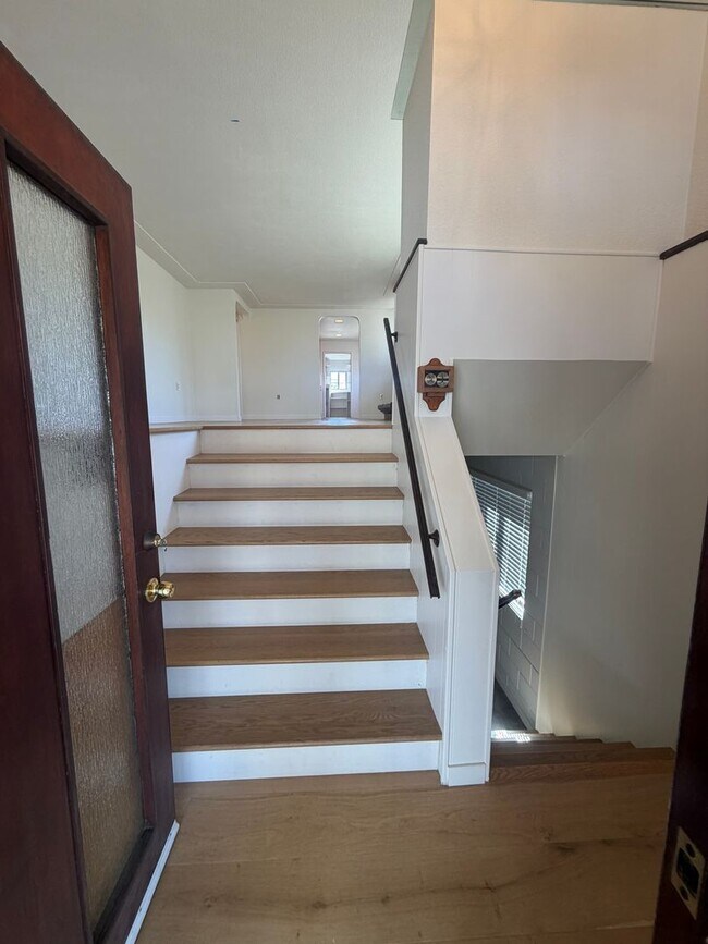 Building Photo - Spacious 4 Bedroom | 3 Bathroom | House in Curtis Park