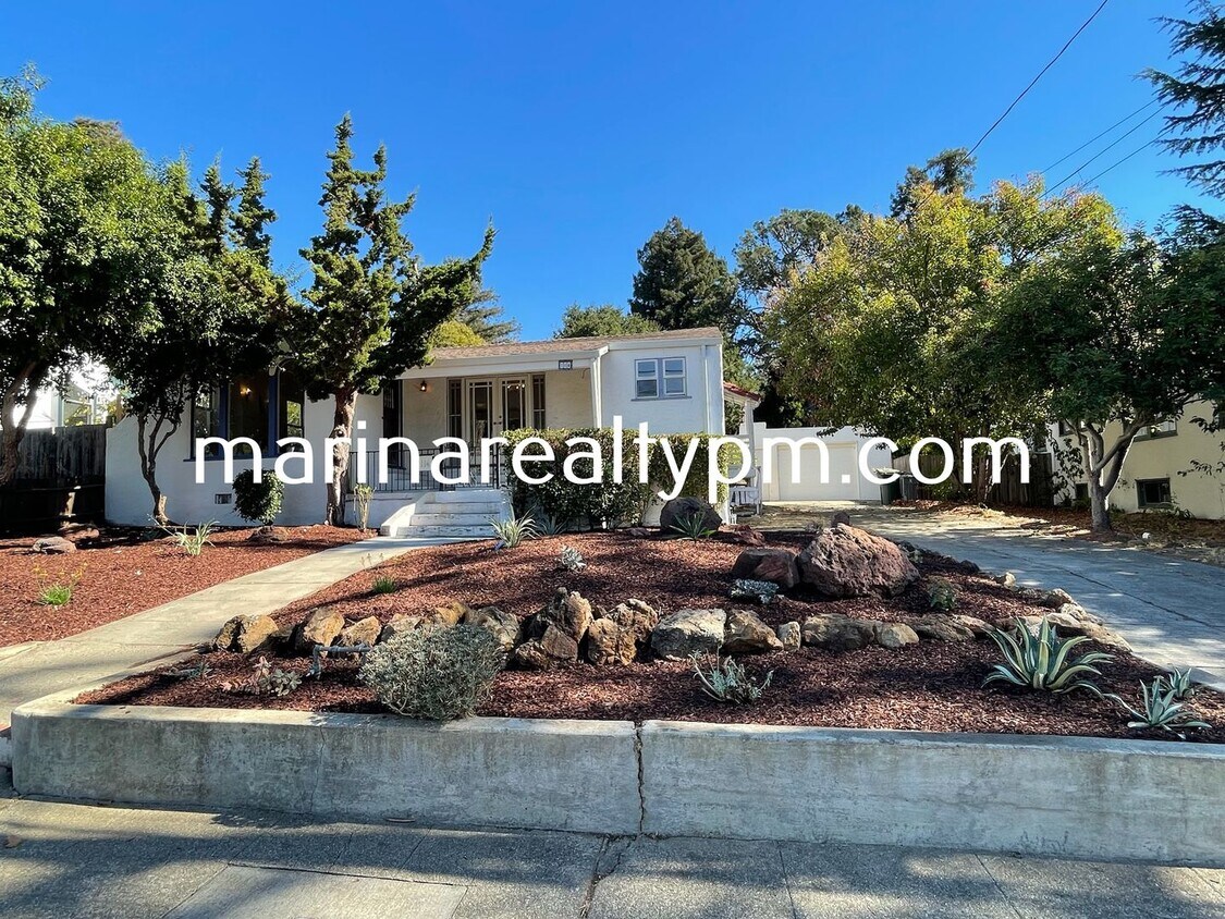 Primary Photo - Coming Soon! Charming 3 bedroom, 2 bathroo...