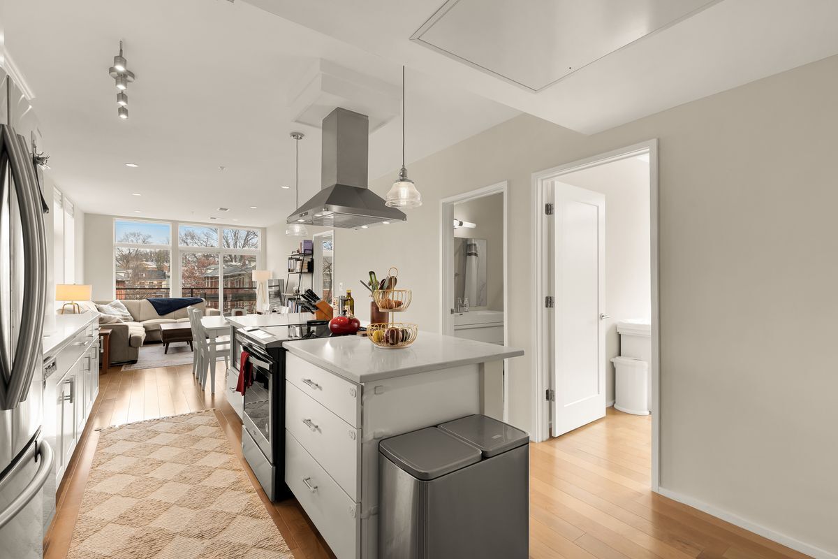 Foto del edificio - 129 Varnum St NW