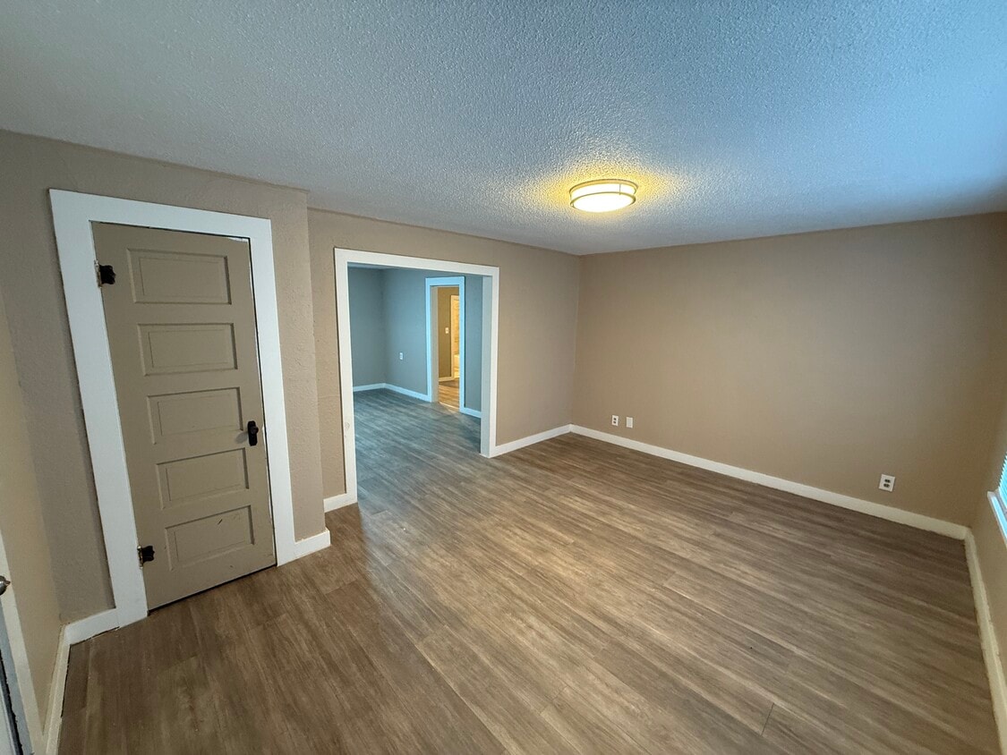 Living Room - 1019 Twiford St