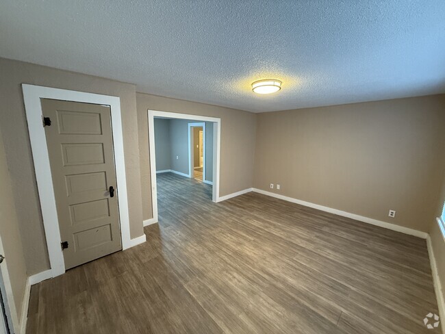 1019 Twiford St