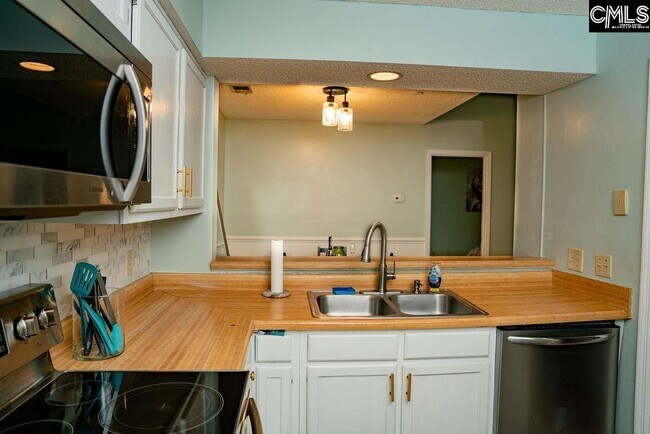 Foto del edificio - 448 Deerwood St