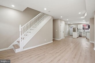 Building Photo - 2710 Mura St