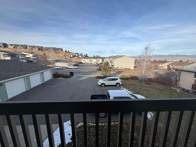 Building Photo - Cute 2 Bed 1 Bath Apartment, with Garage, and Wash/Dryer Included!!