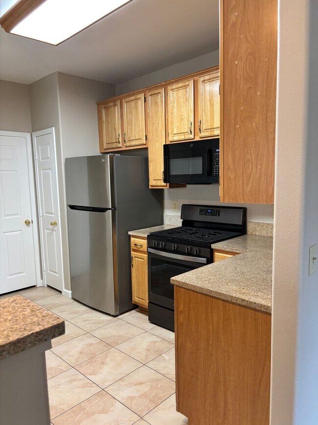 Foto del edificio - $2,000 PER MONTH FOR THIS GORGEOUS CONDO - AVAILABLE IMMEDIATELY- 2 BEDROOM, 2 BATH UPSTAIRS UNIT...