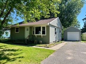 Building Photo - 910 Clover Ln