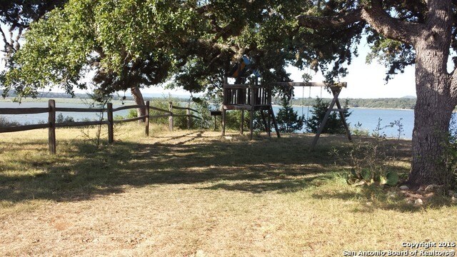 Building Photo - Very Cute 2/2 With Lake Access and Ammenities