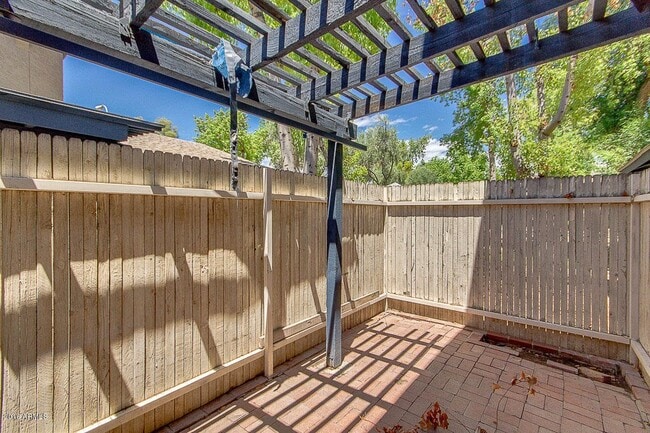 Building Photo - 286 W Palomino Dr