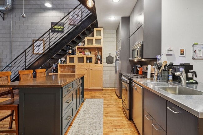 Building Photo - 801 N Washington Ave