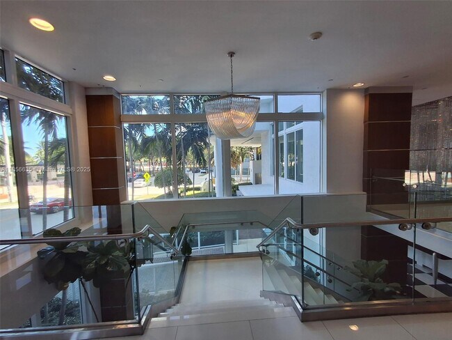 Building Photo - 1800 N Bayshore Dr