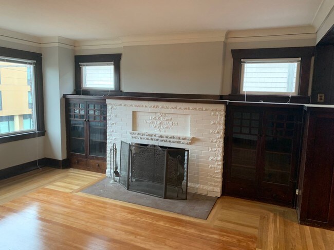 Building Photo - 4-plex in Wallingford