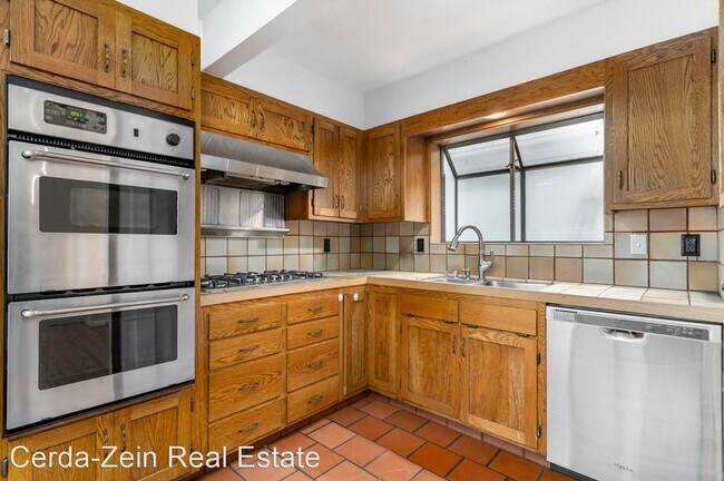 Building Photo - 3 br, 2.5 bath House - 1297 Weber Street