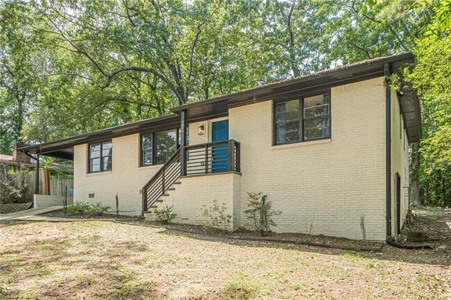 Foto del edificio - 3833 Bakers Ferry Rd SW