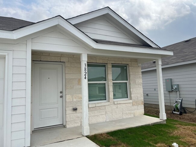 Foto del edificio - Great New Construction 3/2 Home In Waters Edge