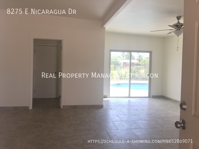 Foto del edificio - MUST SEE! 3bed/2bath with Pool on East Side!