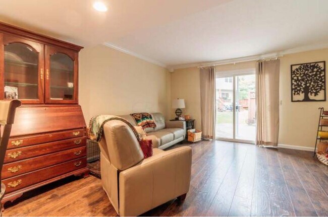 Foto del edificio - 486 Foxtrail Cir E