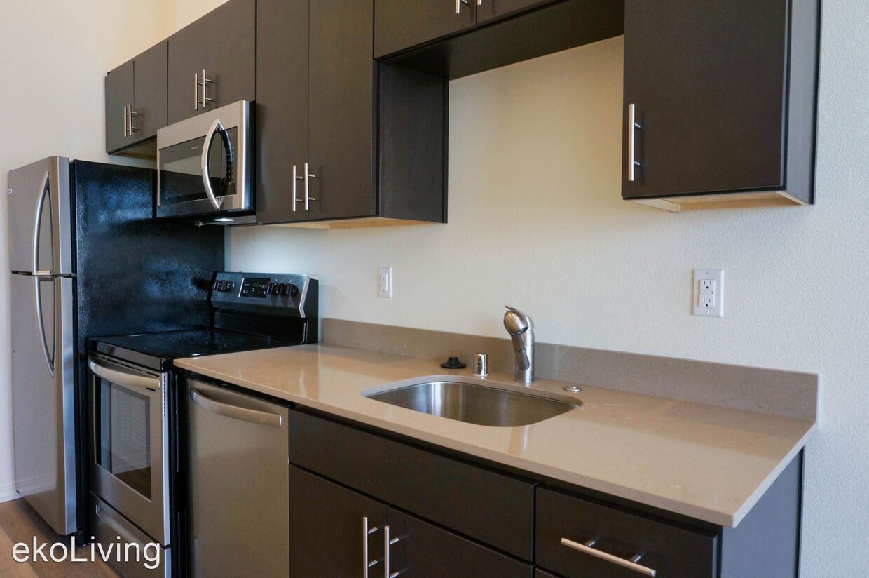 Foto principal - 560 1st Ave N
