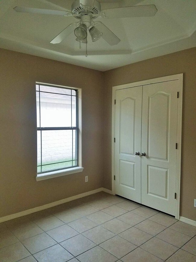 Building Photo - 3B/2B APARTMENT FOR RENT NEAR UTRGV