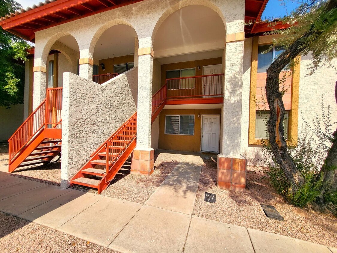 Primary Photo - AVAILABLE NEAR DOWNTOWN TEMPE!