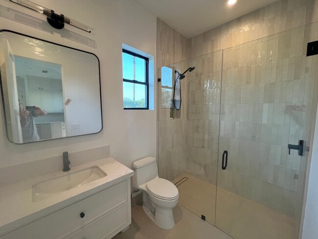 Building Photo - 78641 Deacon Dr E