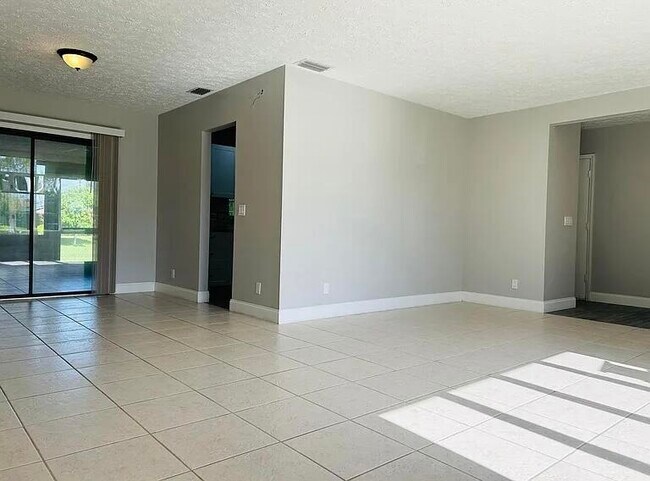 Foto del edificio - 2486 SE Wishbone Rd