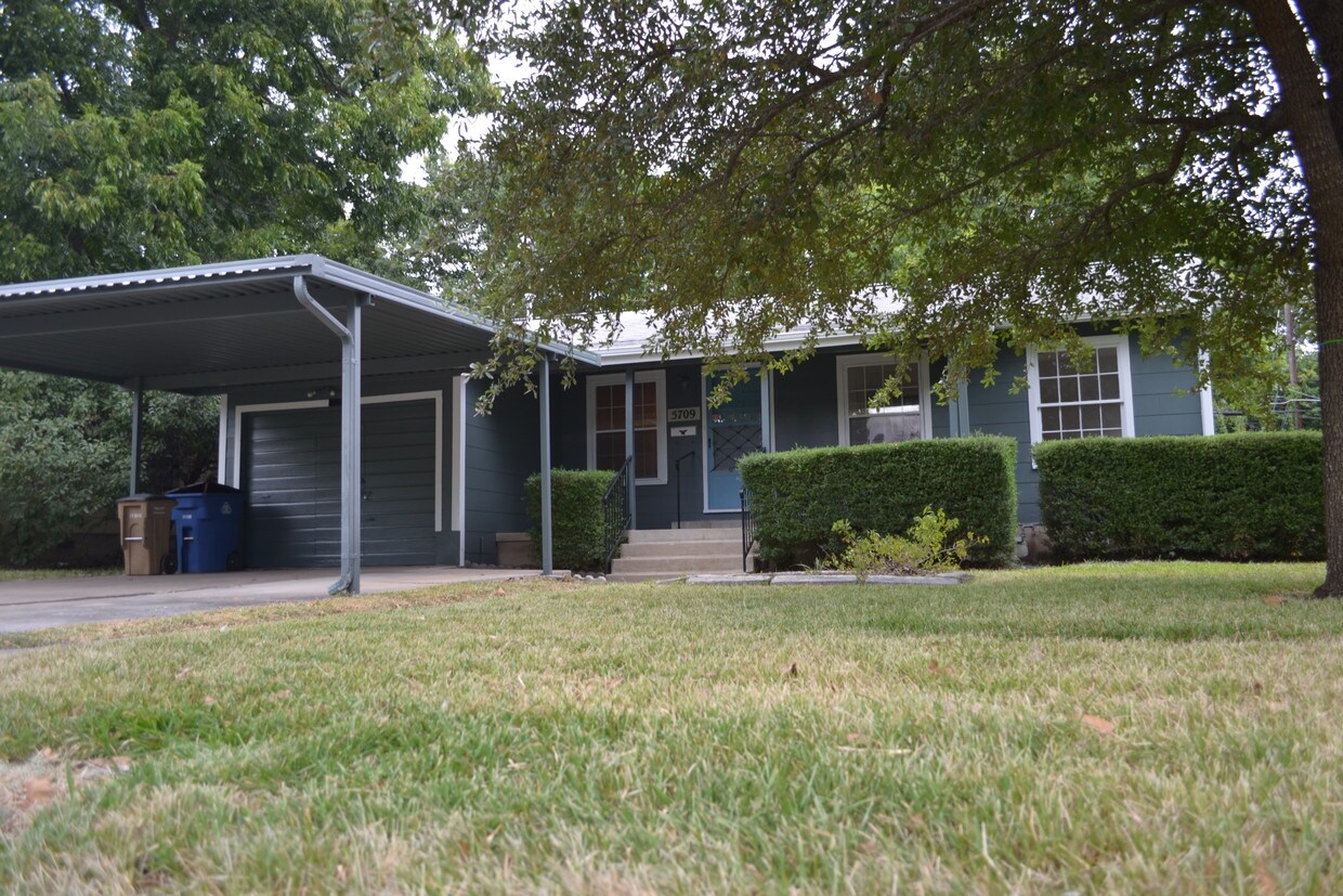 Primary Photo - 5709 Chesterfield Ave