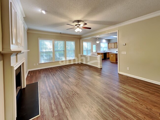 Foto del edificio - 3032 Donamire Ave NW
