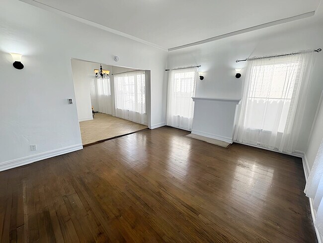 Foto del edificio - 1525 1/2 S Orange Grove Ave