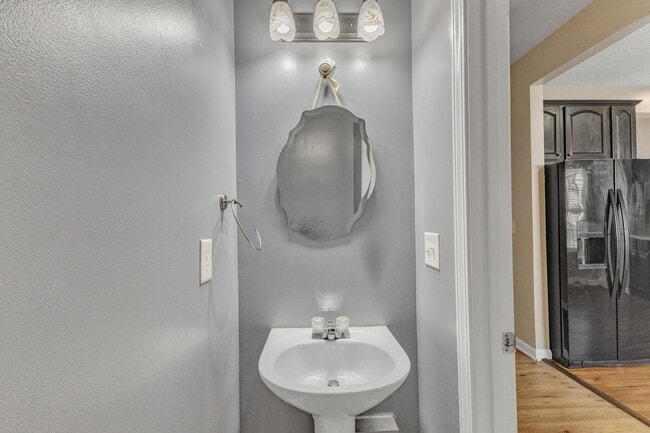 Foto del edificio - 3 Bedroom Brick Front Carraige Downs Townh...