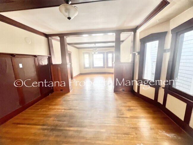 Building Photo - Adorable 2 bedroom cottage just below MT T...