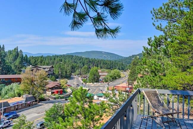 Building Photo - 28134 Kinnikinick Rd