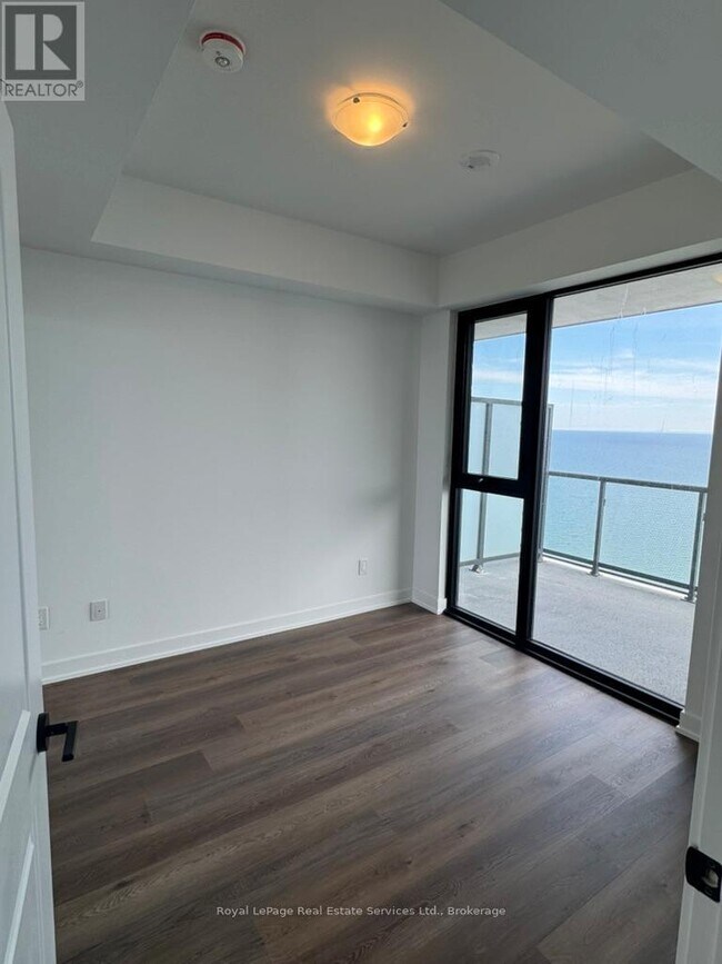 Photo du bâtiment - 2075 Lakeshore Rd.