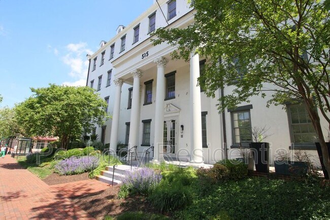 Foto del edificio - 515 N Washington St