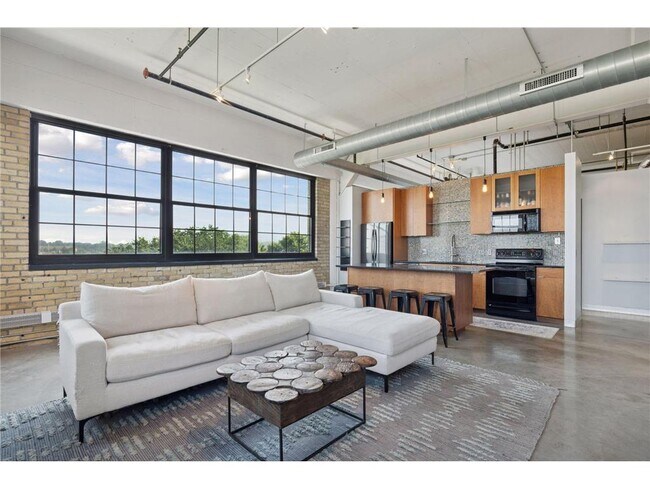 Foto del edificio - 730 Stinson Blvd NE