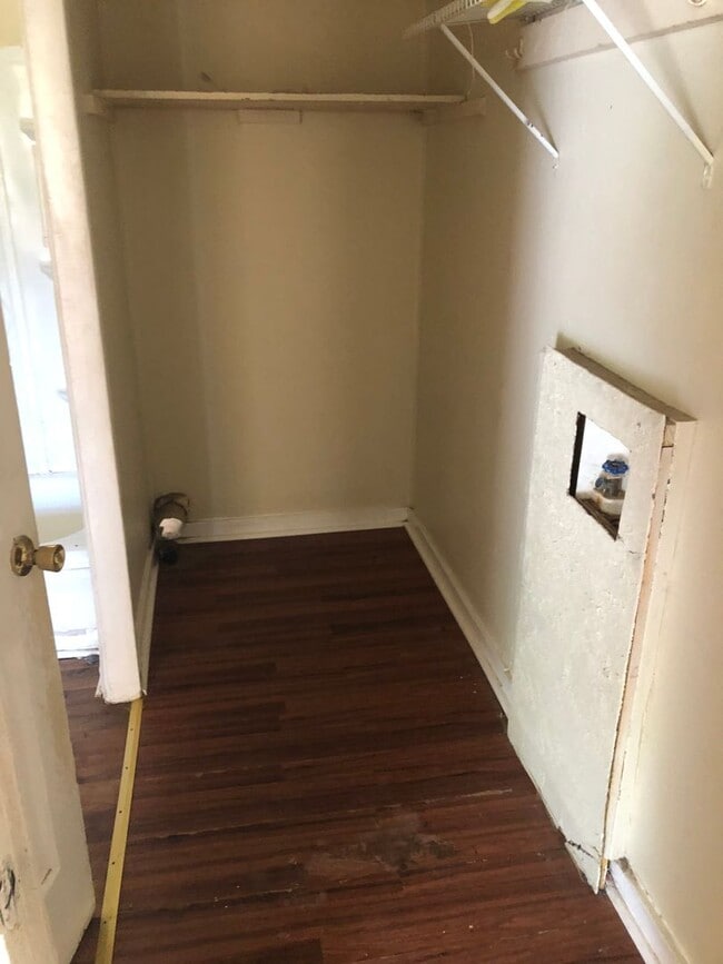 Building Photo - 2 Bedroom